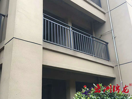鋅鋼型材陽(yáng)臺(tái)護(hù)欄圖片