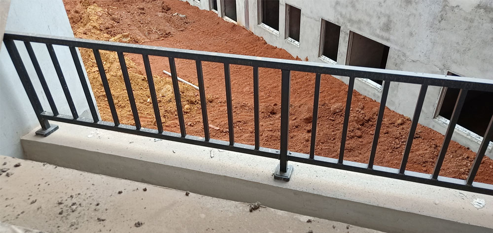 醴陵市升熙路鋅鋼陽臺護(hù)欄